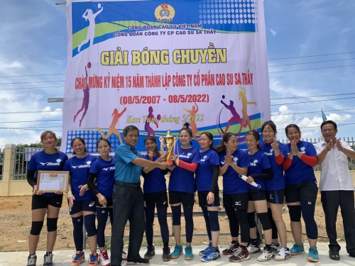 Nông trường Suối Cát giành giải vô địch bóng chuyền chào mừng 15 năm thành lập Cao su Sa Thầy