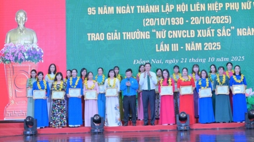 Tuyên dương 95 nữ CNVC LĐ xuất sắc ngành cao su lần thứ III