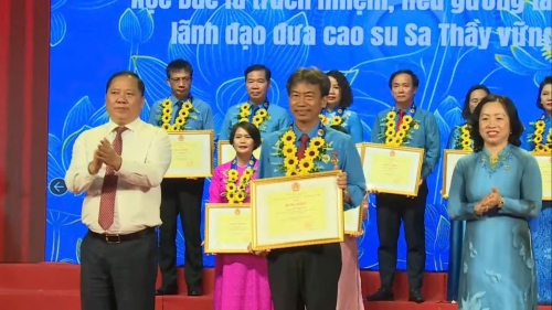 Công đoàn Cao su Việt Nam: 02 cá nhân tiêu biểu được Tổng Liên đoàn Lao động Việt Nam biểu dương